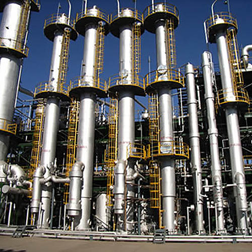 Colonnes ou tours de distillation d'alcool éthylique industriel